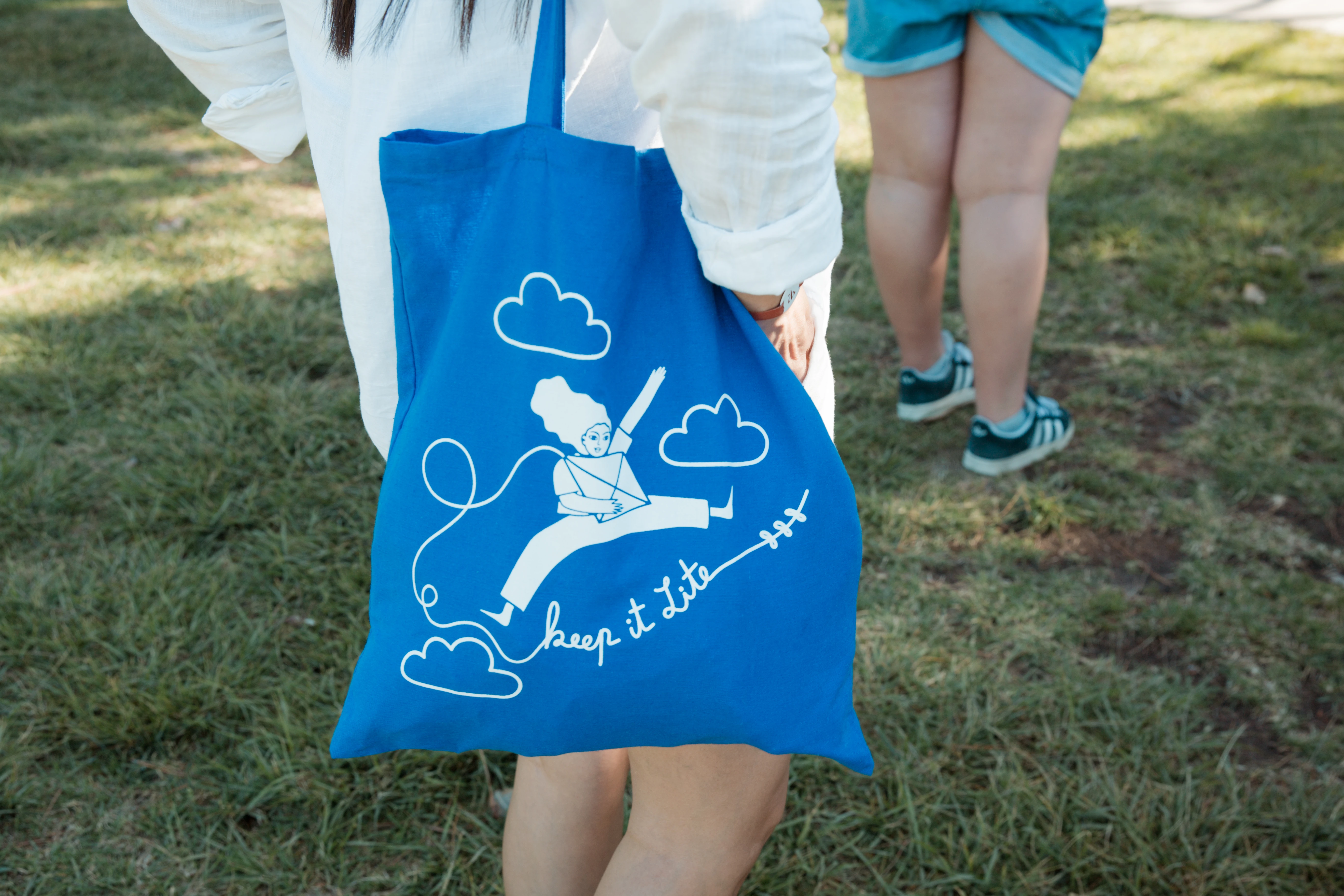 The blue tote bag designed by Sakina