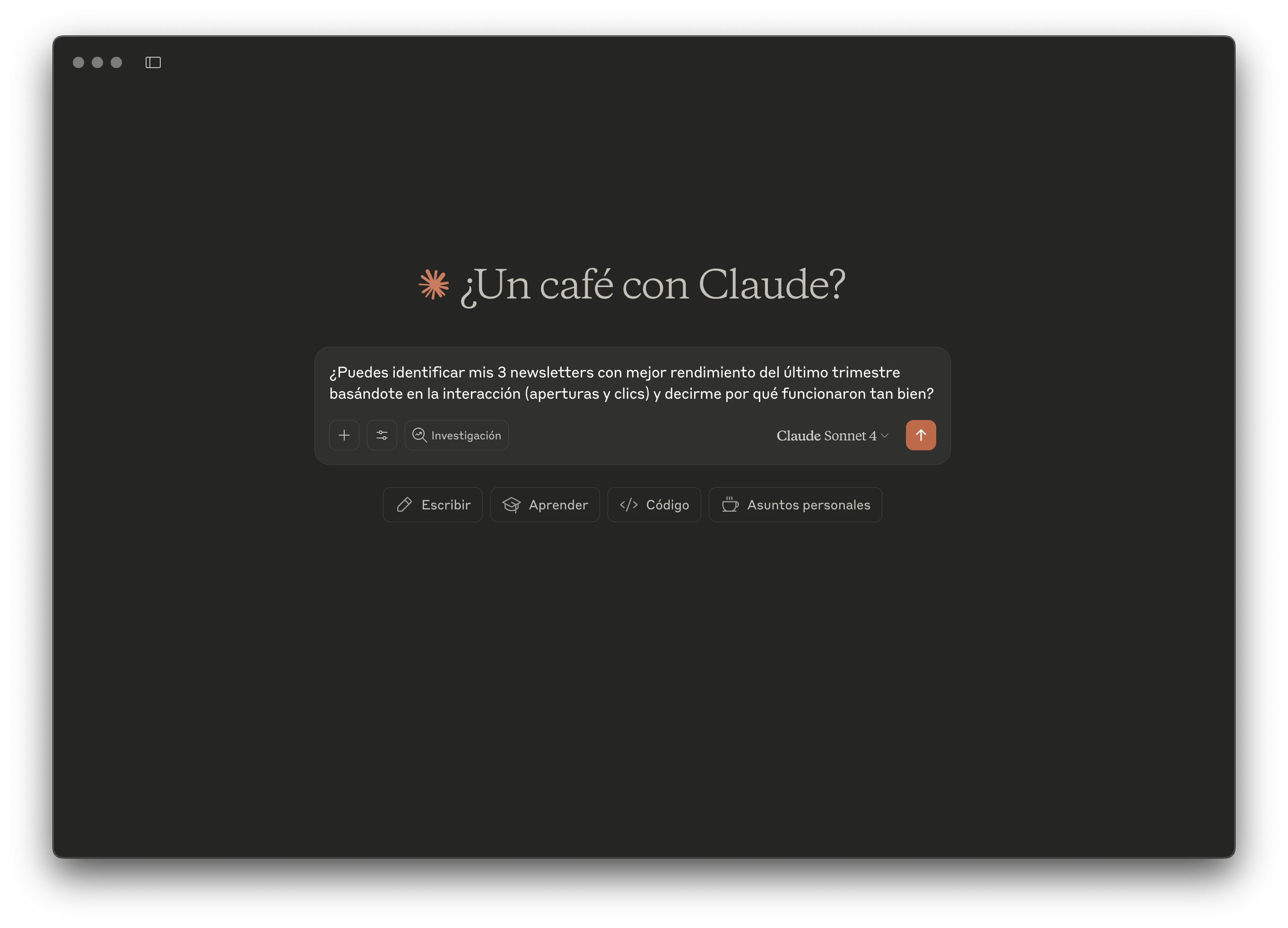 Captura de pantalla de la página principal de Claude con un mensaje que le pide a la herramienta analizar el rendimiento de una campaña de MailerLite.